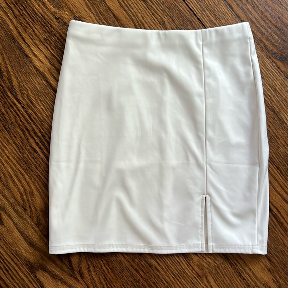 White fake leather skirt; soft and stretchy, size S